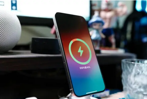 汉中苹果15换屏服务分享用什么充电器给iPhone15充电更好 